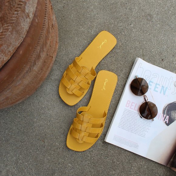 Shoes - 🆕️My summer Faves// Yellow croco Sandal